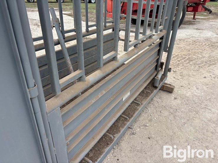 pearson-cattle-squeeze-chute-image-15