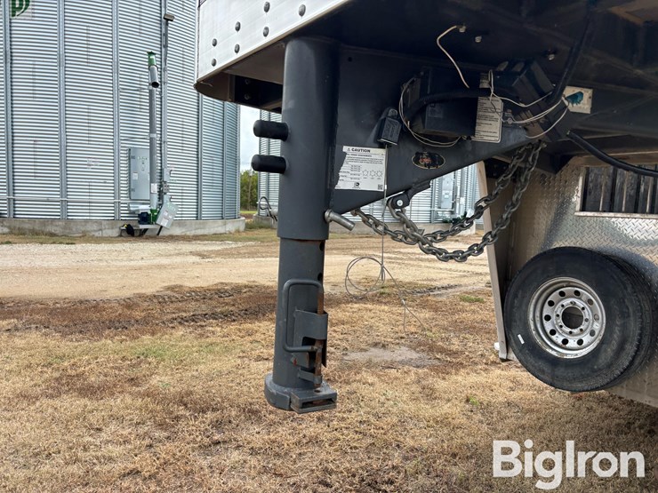 2019-travalum-tri/a-aluminum-gooseneck-livestock-trailer-image-9