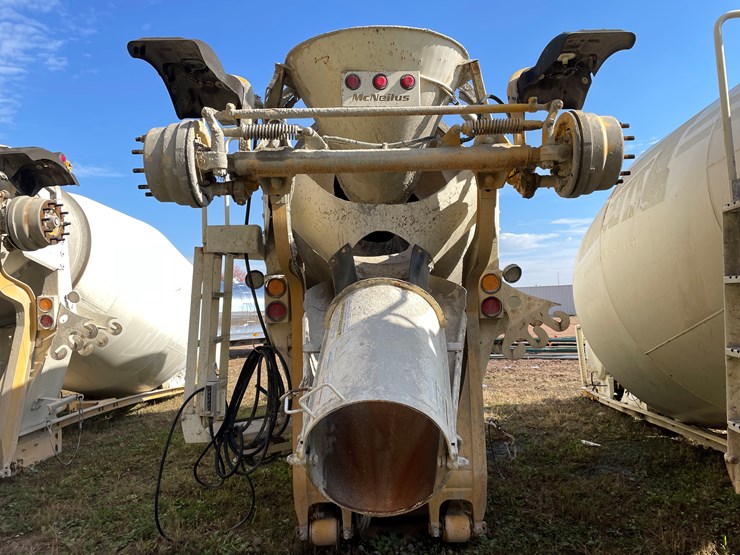 #3373-•-mcneilus-cement-mixer-drum-with-chutes-and-controls-image-13