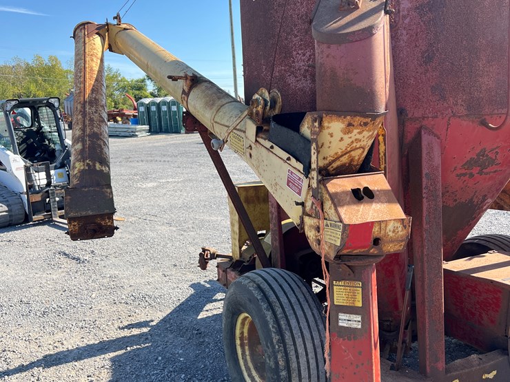 new-holland-355-image-8