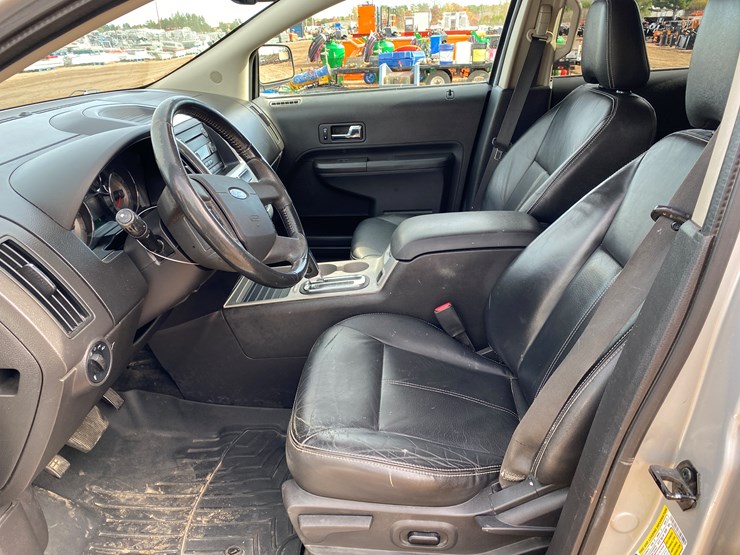 2010-ford-edge-image-30