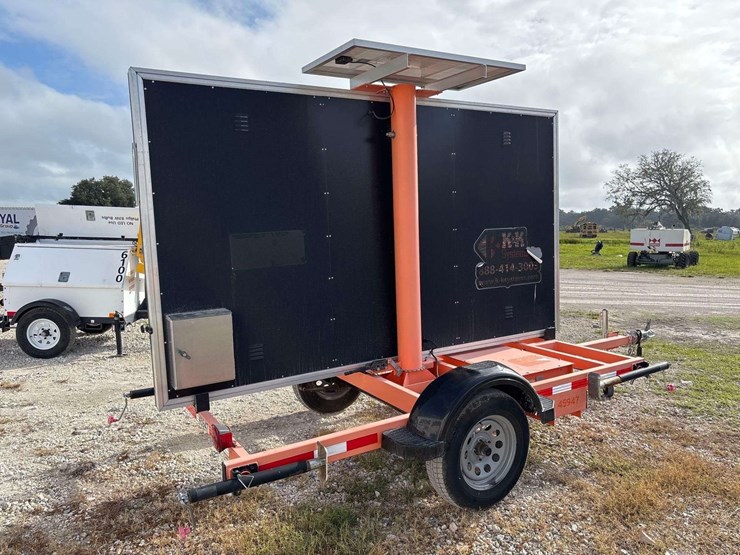 2021-k-and-k-system-mb3l-s/a-solar-towable-message-board-image-3