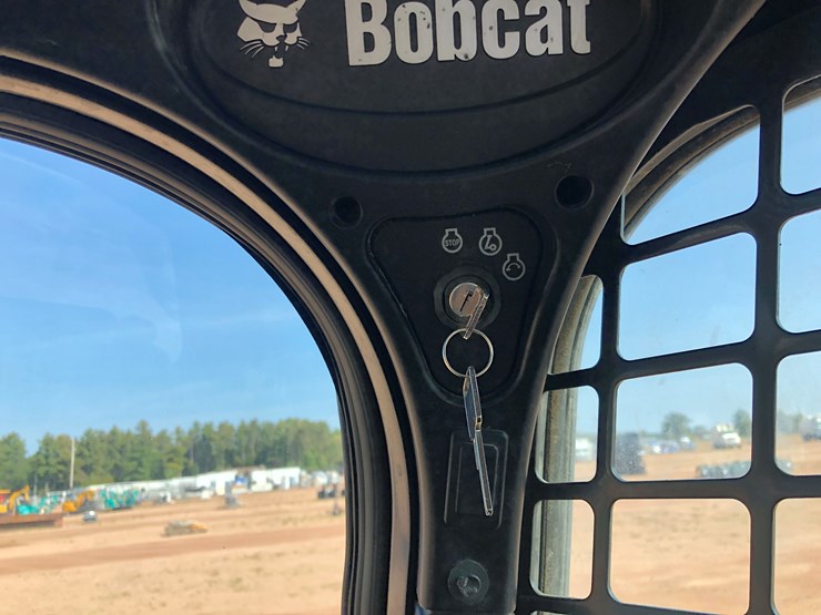 2014-bobcat-s650-image-62