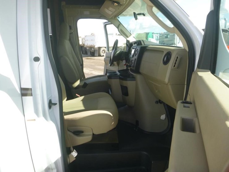 2014-ford-e450-image-46