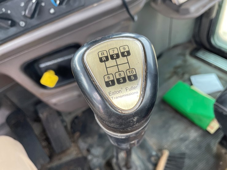 2011-peterbilt-365-image-66