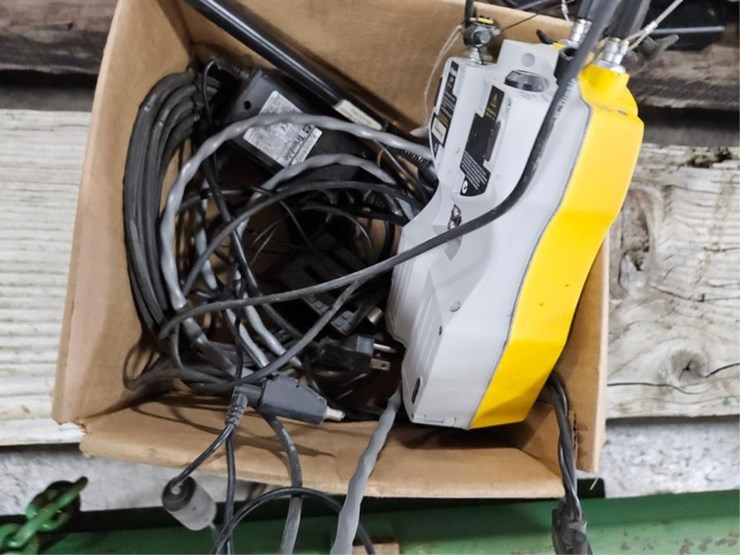 #2479-•-2002-trimble-5700-gps-reciever-image-17