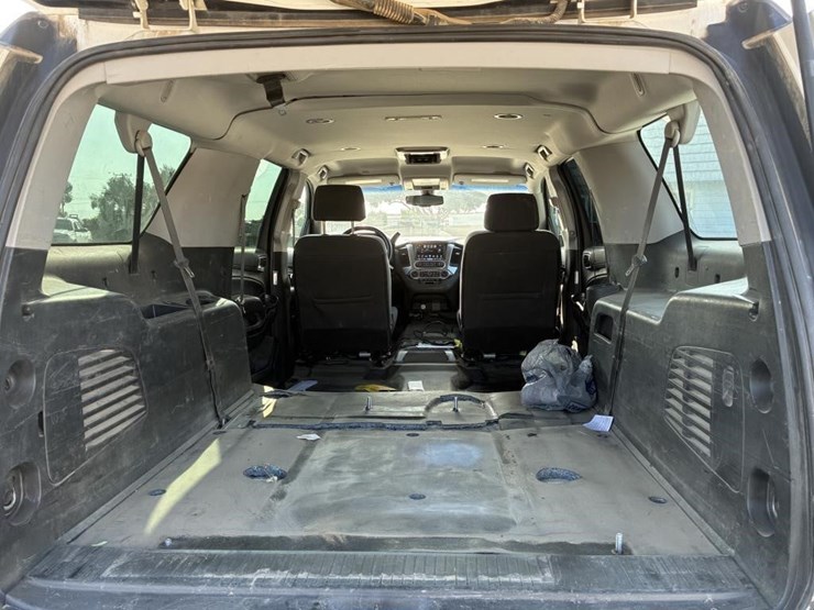 2019-chevrolet-suburban-image-15