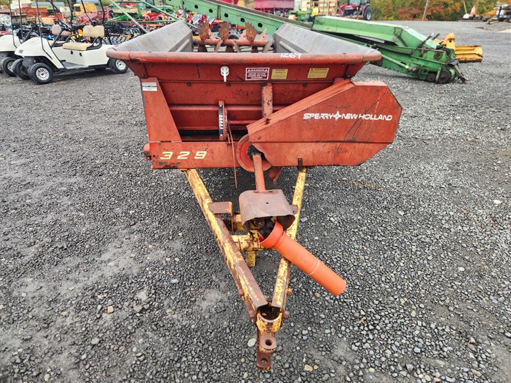 new-holland-329-image-2