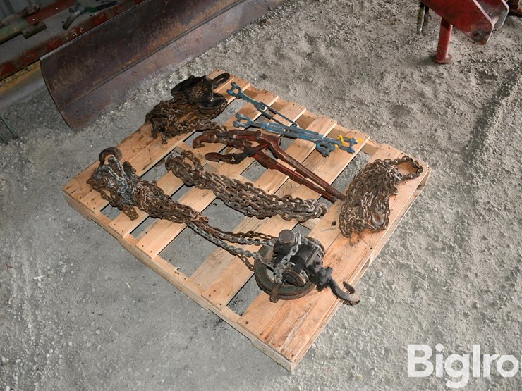 pallet-of-chains,-pulley,-binders-image-3