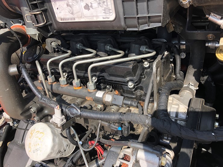 2014-bobcat-s650-image-48