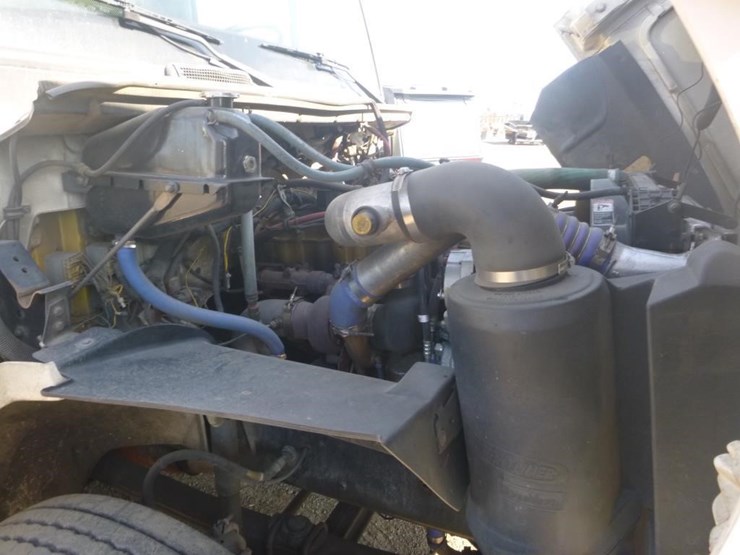 freightliner-fl70-image-13