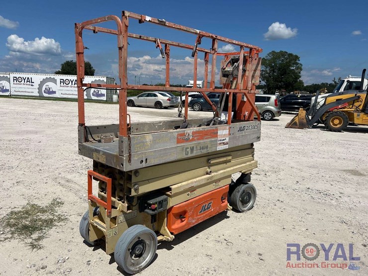 2006-jlg-2030es-image-3