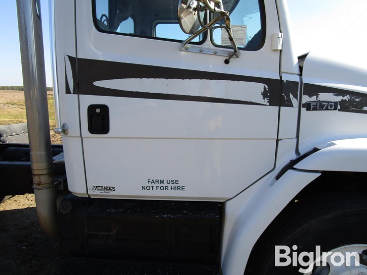 2000-freightliner-fl70-image-19