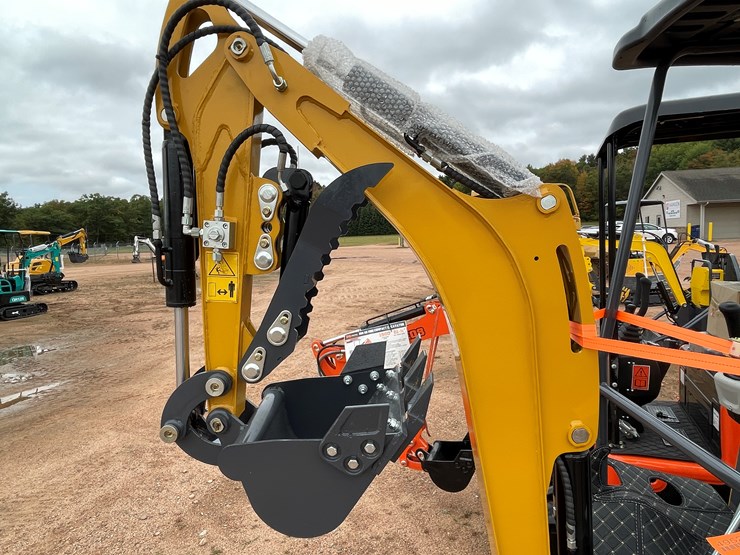 #1788-•-agt-xz20r-mini-excavator-image-16