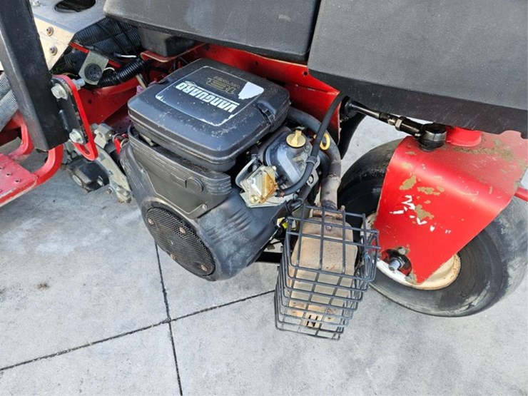 #2530-•-toro-3150-greensmaster-greens-mower-image-12