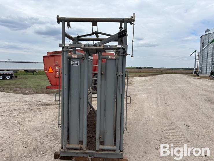 pearson-cattle-squeeze-chute-image-2