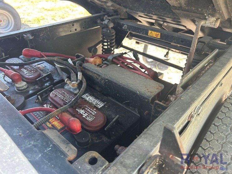 2018-toro-workman-gtx-electric-utility-cart-image-7