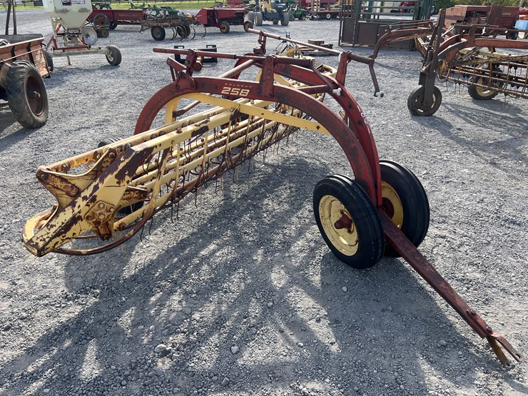 new-holland-258-image-1