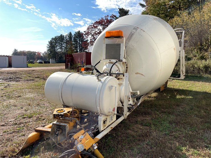 #3375-•-mcneilus-cement-mixer-drum-with-chutes-and-controls-image-1