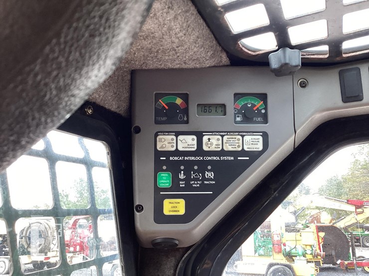 2005-bobcat-s220-image-16