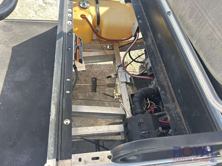 club-car-carryall-electric-utility-cart-image-6