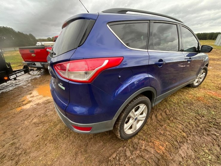 2015-ford-escape-se-image-8