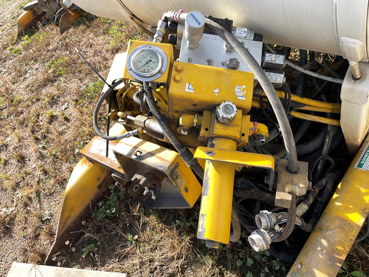 #3374-•-mcneilus-cement-mixer-drum-with-chutes-and-controls-image-13