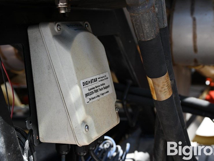 2017-kuhn-1205-gladiator-12-row-strip-till-image-16