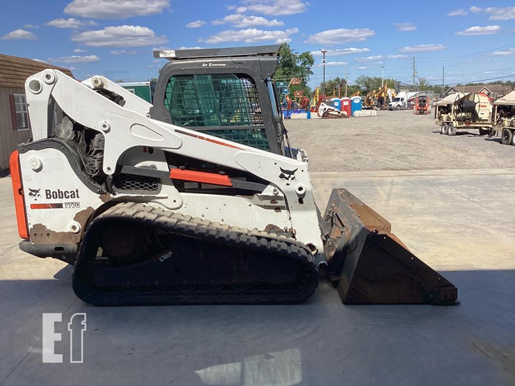 2011-bobcat-t770-image-5