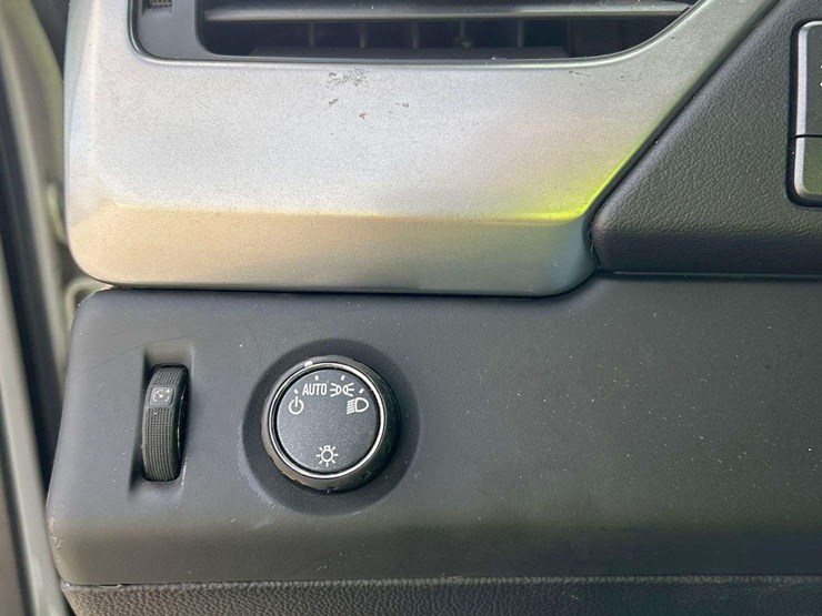 2016-chevrolet-tahoe-image-13