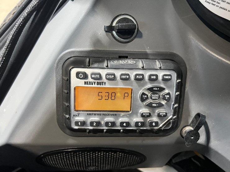 2023-bobcat-t740-image-31