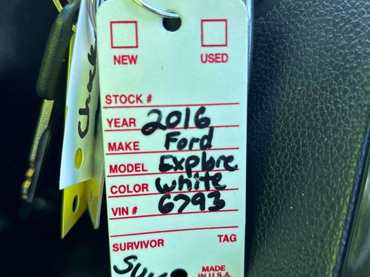 2016-ford-explorer-image-30