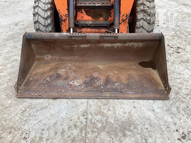 2005-bobcat-s220-image-9