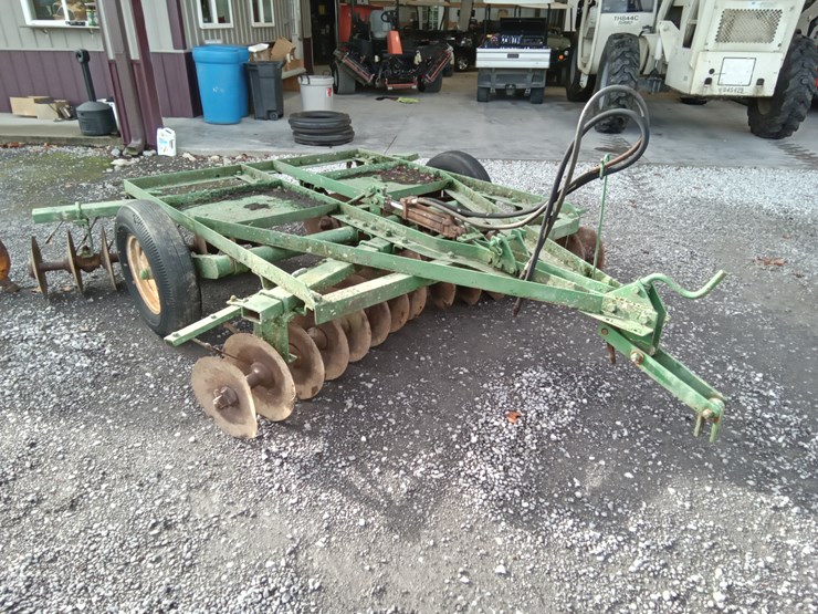 #920-•-green-ih-wheel-disc-w/cylinder-image-1