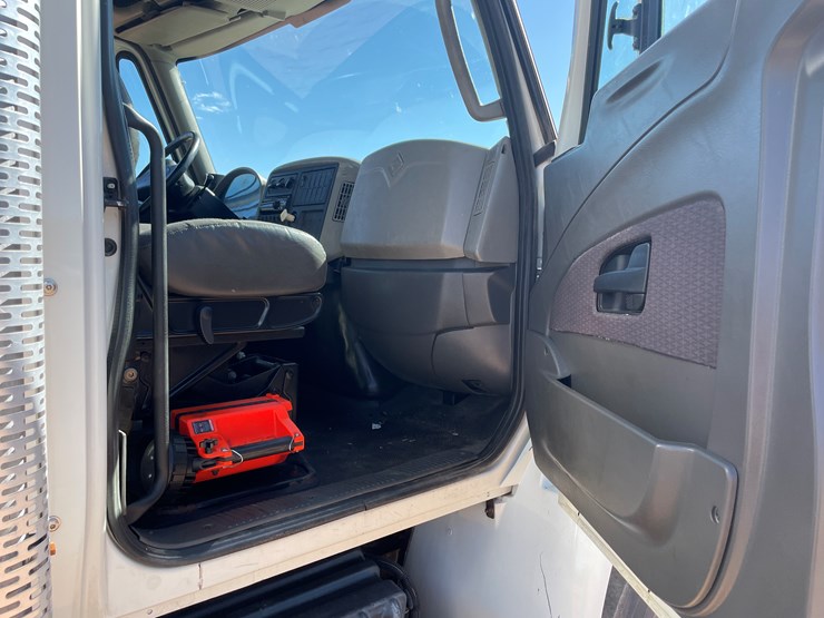 2012-international-durastar-4400-image-16