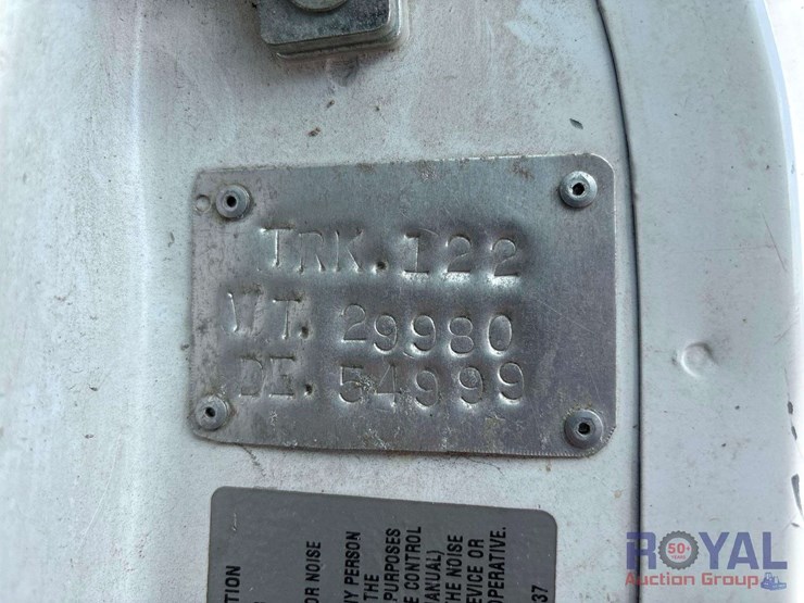 2009-gmc-c8500-altec-dm47-47ft-insulated-derrick-digger-truck-image-8