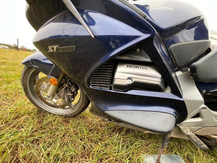 2004-honda-st-1300-motorcycle-(w/new-tires,-miles-image-13