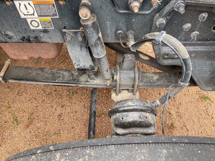 2017-peterbilt-567-image-25