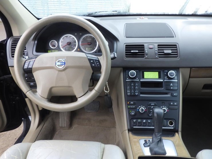 2012-volvo-xc90-image-9