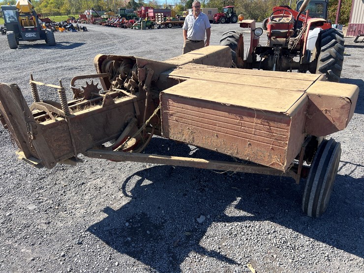 new-holland-65-image-4