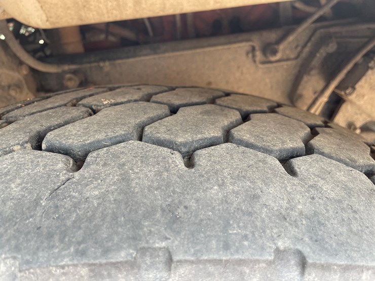 2011-peterbilt-365-image-57