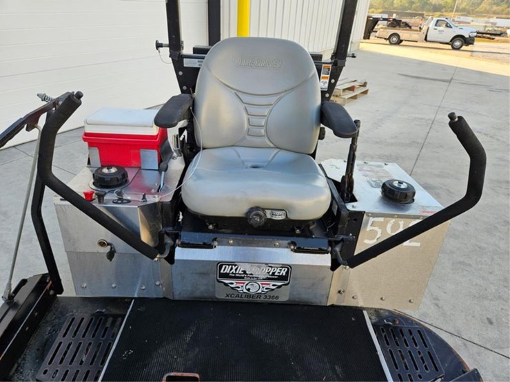 #2482-•-2012-dixie-chopper-xcaliber-3366-zero-turn-mower-image-22
