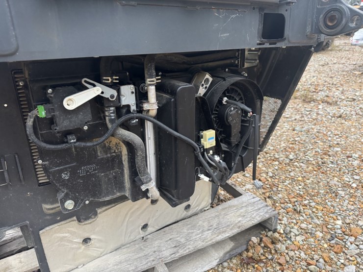 #4927-•-kubota-ssv-65-image-6