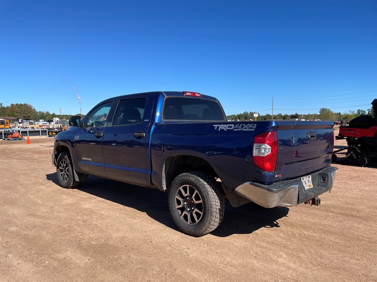 2015-toyota-tundra-sr5-image-3