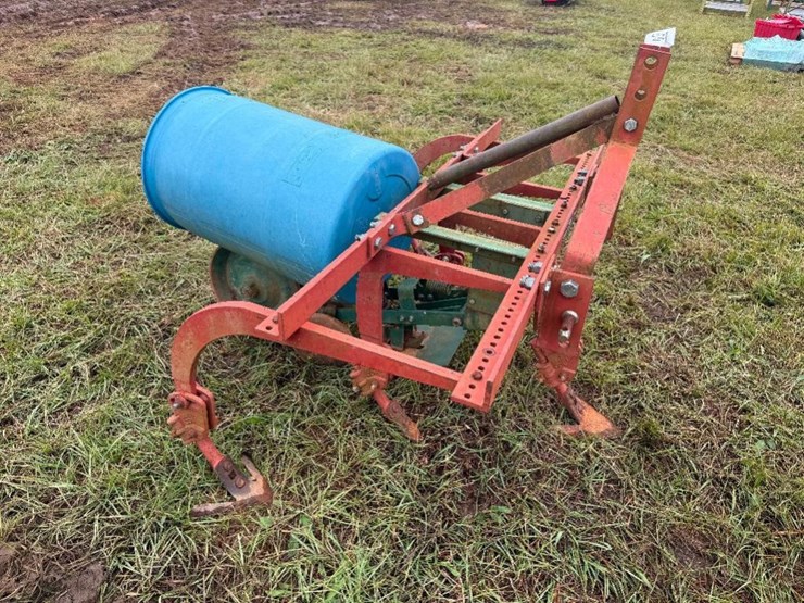 covington-1-row-planter-w/extra-plates-image-5