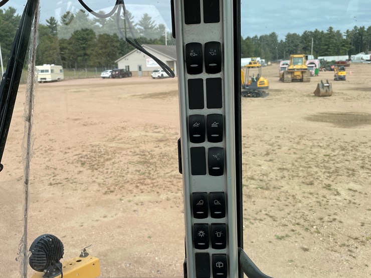 2015-volvo-l70h-image-160