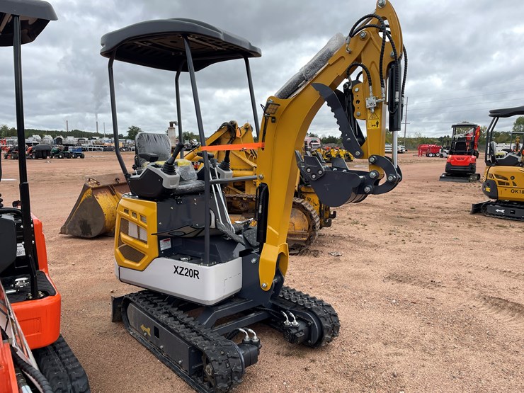 #1788-•-agt-xz20r-mini-excavator-image-3