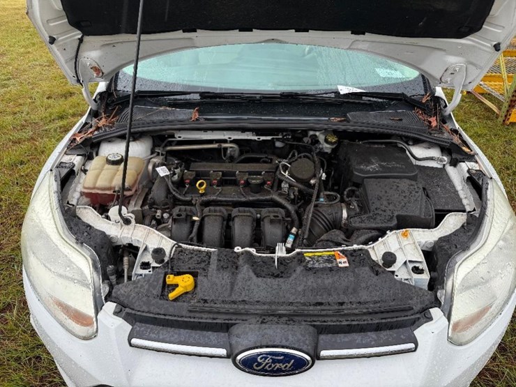 2013-ford-focus-(at,-2.0l,-sunroof,-radio-does-image-16