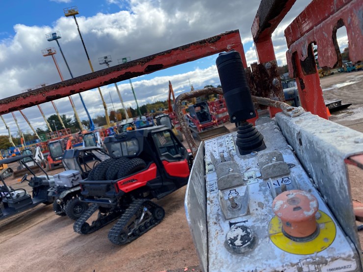 2016-skyjack-sj6832rt-image-21