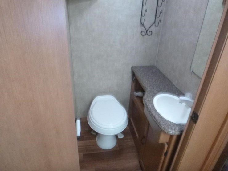 2014-ford-e450-image-36